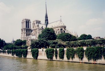 ノートルダム寺院：セーヌ川より望む　1988撮影（フランス）パリ