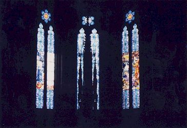 ロンシャン村の教会のステンドガラス