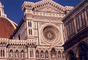 フィレンツェの聖堂見上げ（イタリア）　1988年撮影