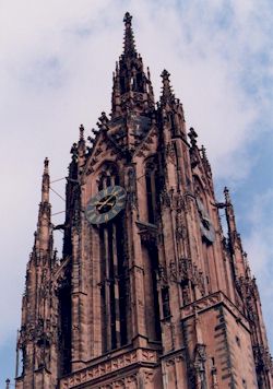 フランクフルトの教会、塔の見上げ