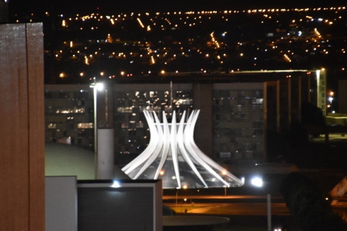 ホテルベランダより見えるブラジリア大聖堂の夜景